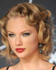 Taylor Swift meets with young girl hit by car outside her concert